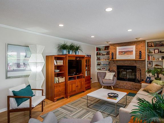 4th image of 3658 Foxana Dr