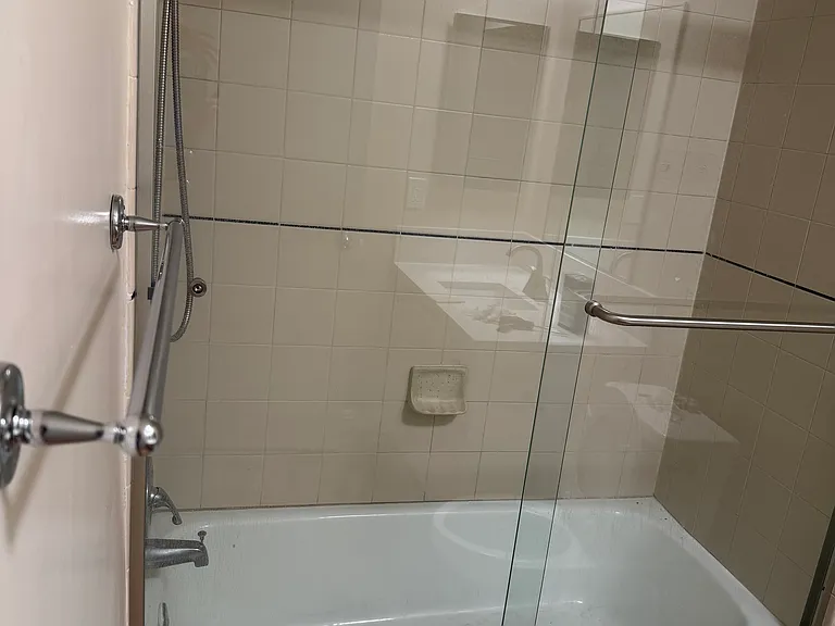 1040 N Laurel Ave #9 — Photo 16