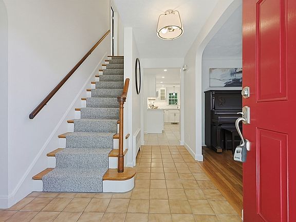 3rd image of 36 Grandview Ave