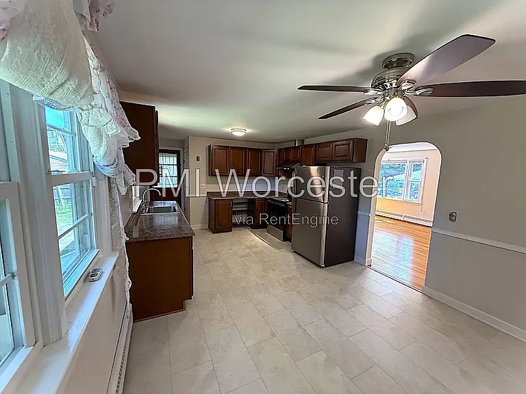 122 Crescent St — Photo 3