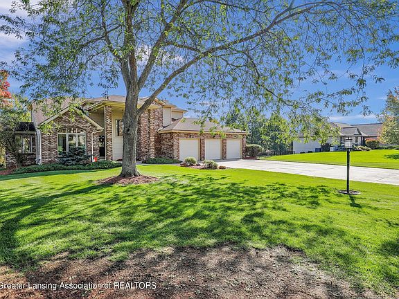 4th image of 3318 E Broadmoor Dr