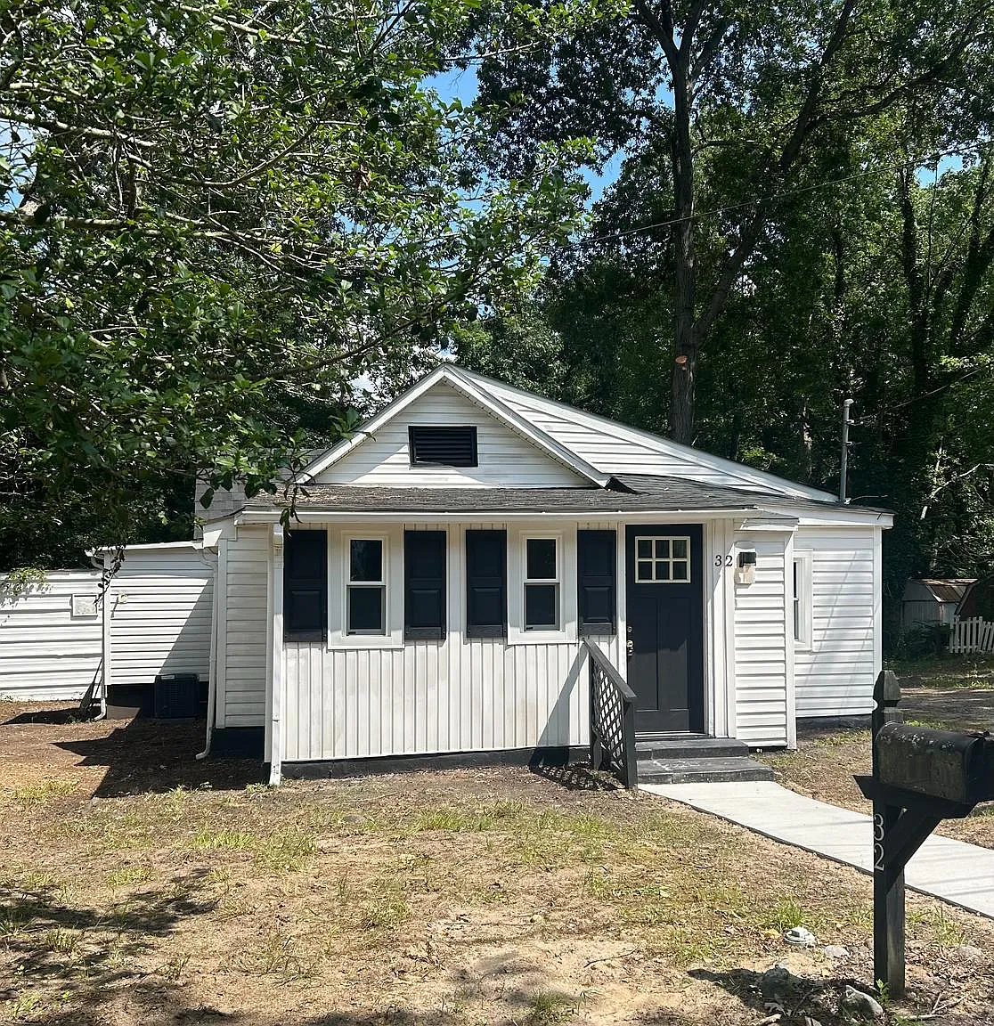 3 bed, 906 sqft, $2,240 — Photo 1