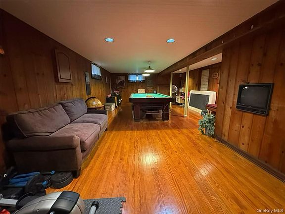 3rd image of 4552 196th Street