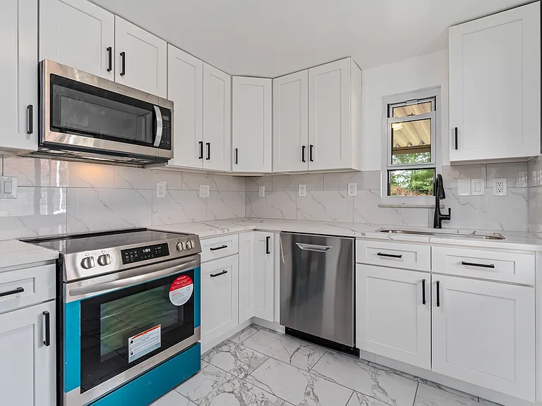 6355 Crestview Dr — Photo 4