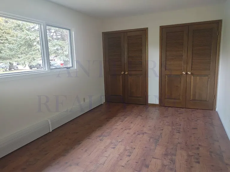 2537 Newton Ave — Photo 12