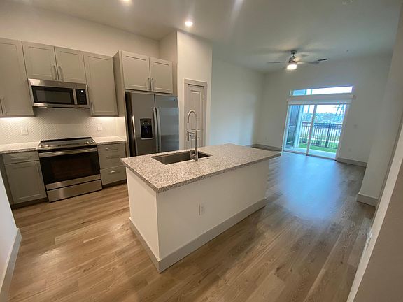 3rd image of 3000 Shoreline Dr #3115