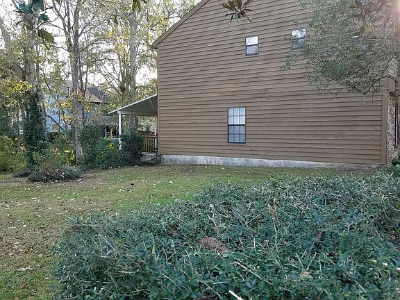 2nd image of 901 Candlebrook Ln