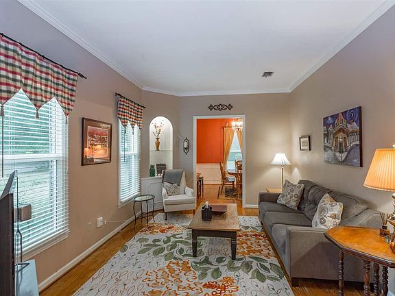 5th image of 2405 Bluffs Cir