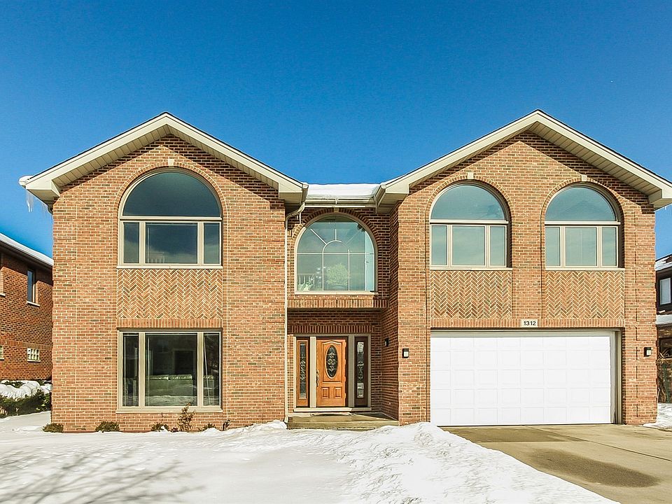 Welcome to 1312 Hallberg Ln!