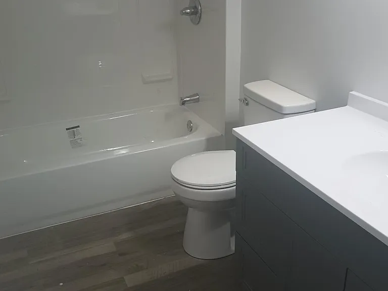 325 Hudson Ave — Photo 7