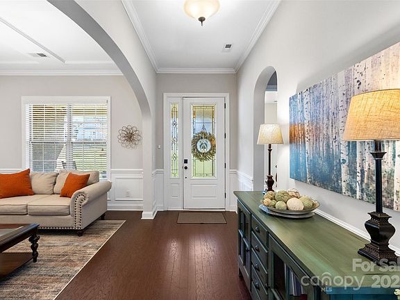 5th image of 130 Monteray Oaks Cir