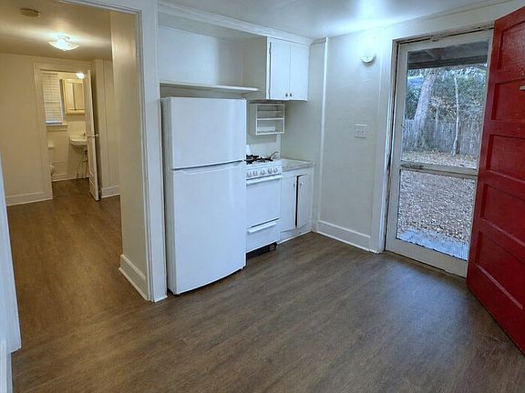 2nd image of 520 Holly St APT 2