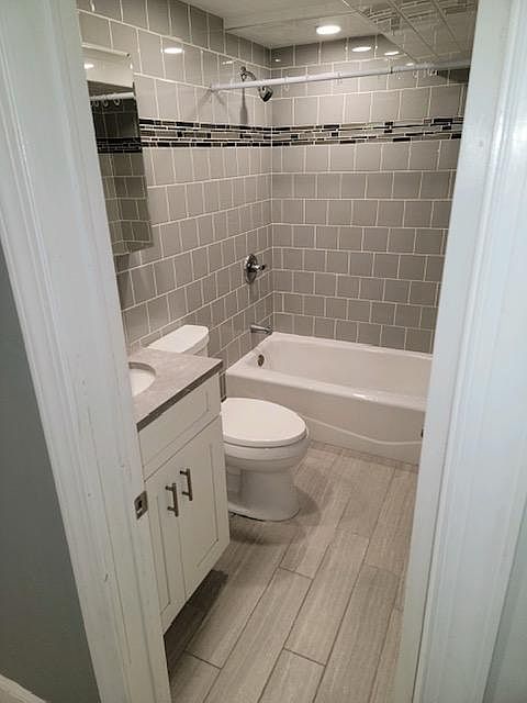 2nd image of 206 4th St #G
