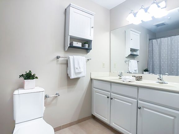 5th image of 25 Duncan Ave APT 206