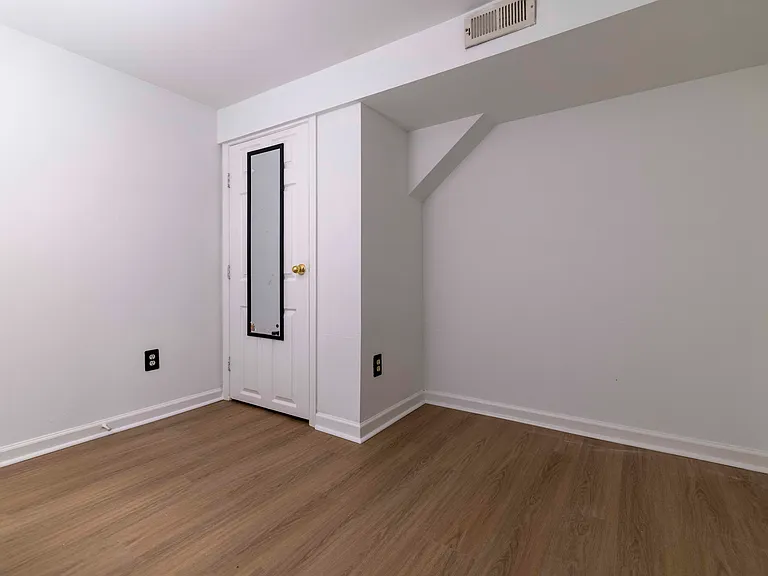 321 W 12th Ave — Photo 13