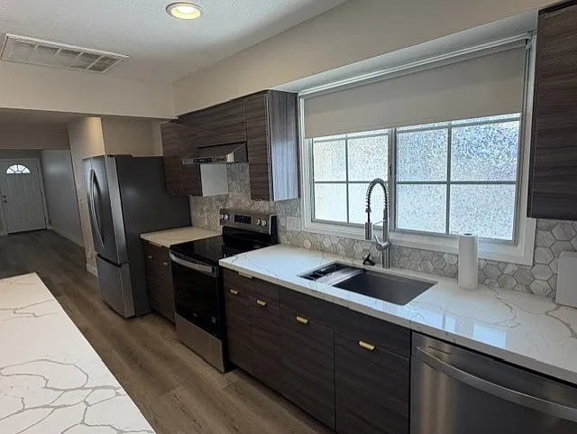 4 bed, 2046 sqft, $2,980 — Photo 3