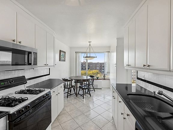 5th image of 16625 Powells Cove Blvd APT 8D