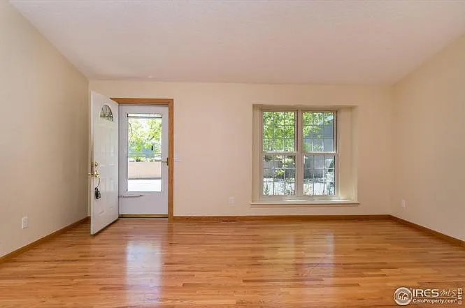 589 W Mulberry St — Photo 5