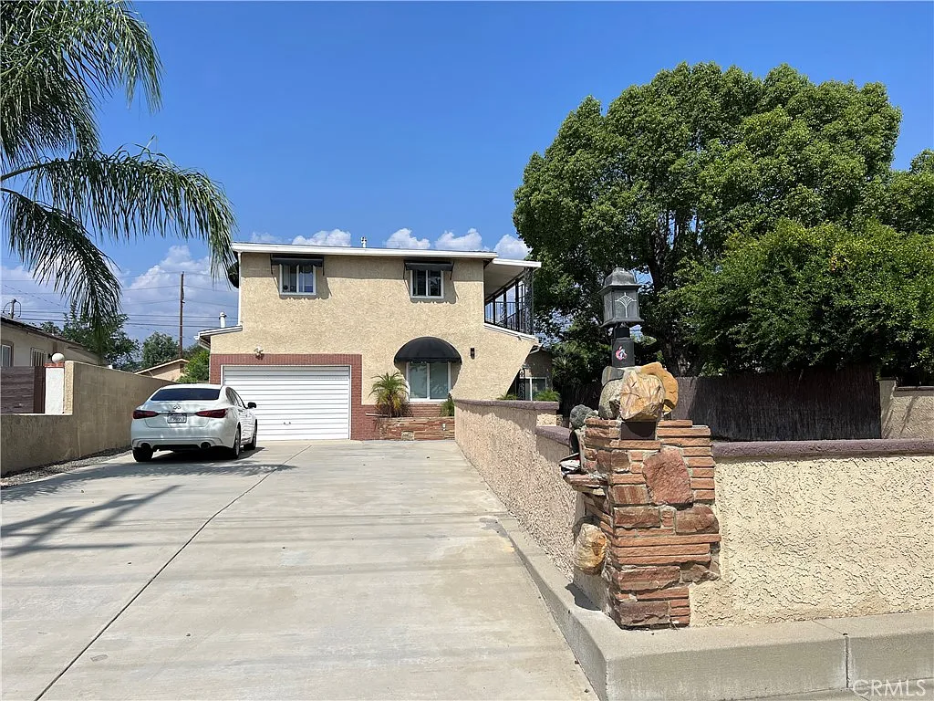 1 bed, 1.5 bath, 650 sqft, $1,800 — Photo 1