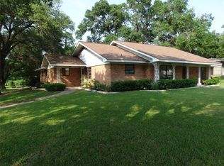 708 E Obryant St, Bellville, TX 77418