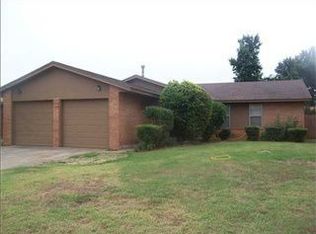 10432 Dover Dr, Yukon, OK 73099