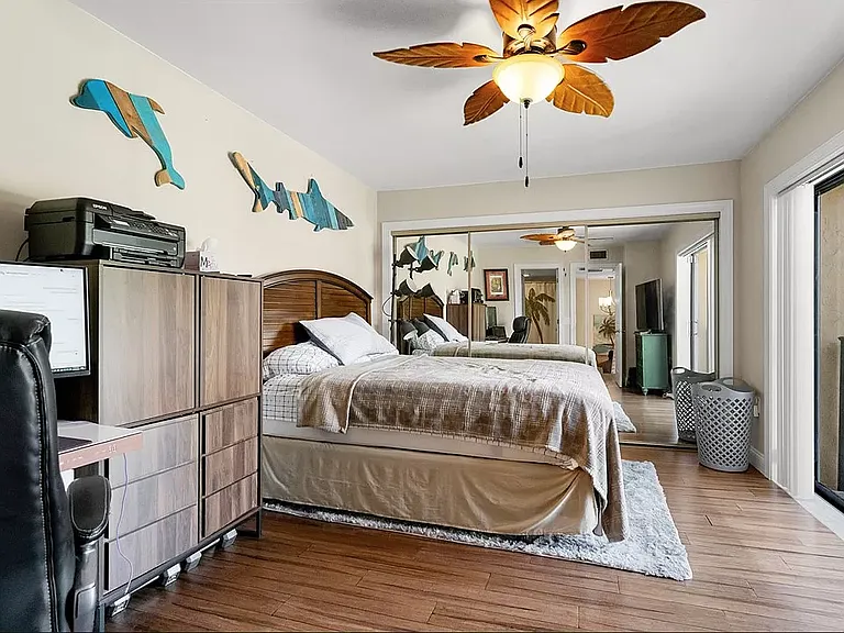 445 E Waverly Pl — Photo 8