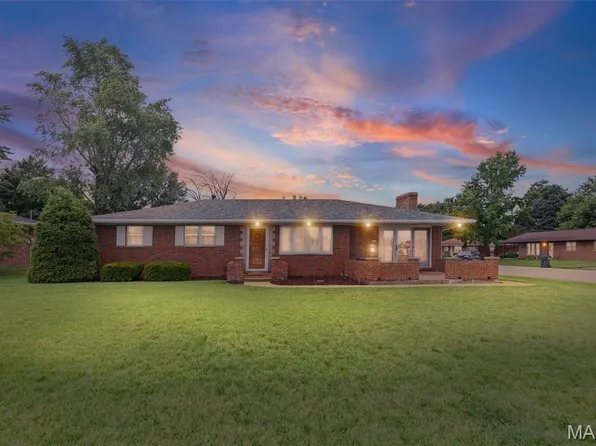 716 Park St, Waterloo, IL 62298