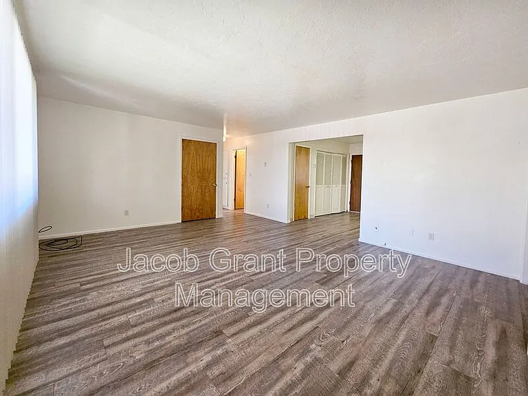 2134 Saint Clair Rd — Photo 4