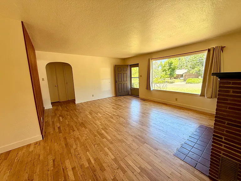 755 Walker Ave — Photo 20