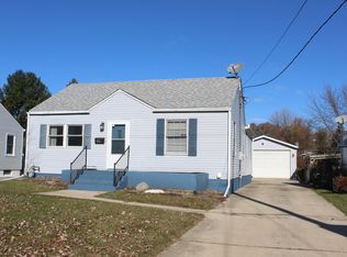 812 Renrose Ave, Loves Park, IL 61111