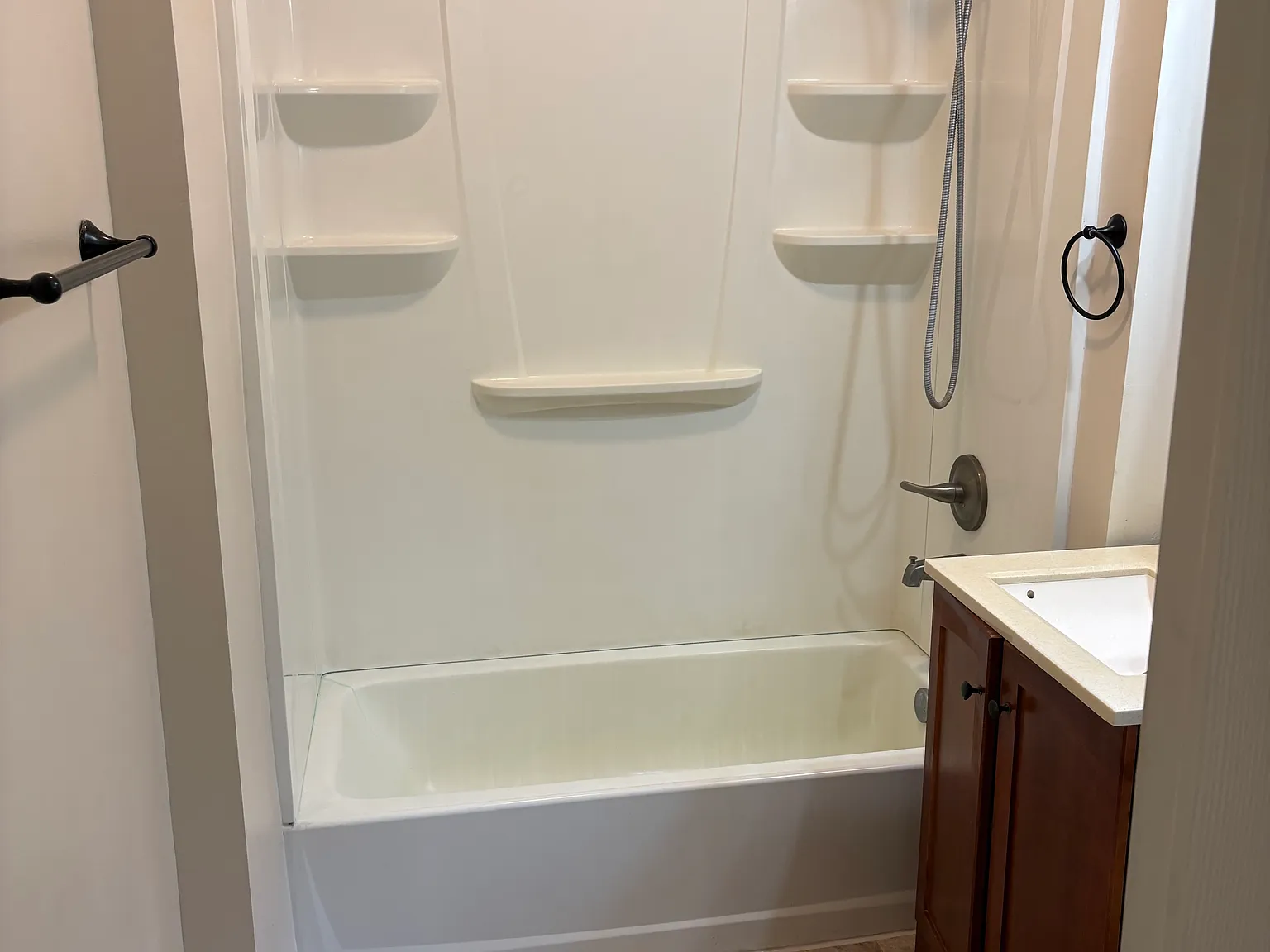 2 bed, 1200 sqft, $1,200 — Photo 4