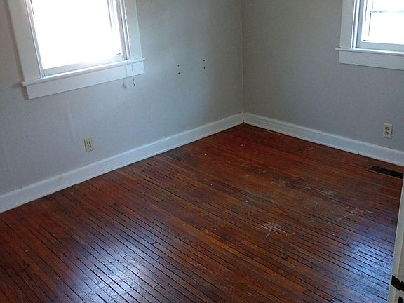 4th image of 411 Douglas Ave