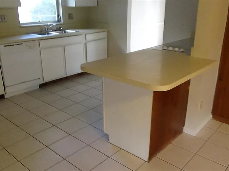 2730 Prince John Rd — Photo 4