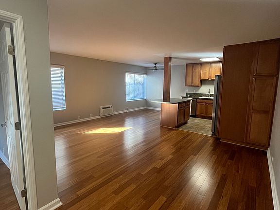 2nd image of 2015 Robinson Ave #2