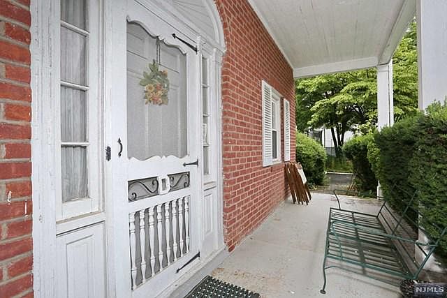 2nd image of 156 Madison Ave