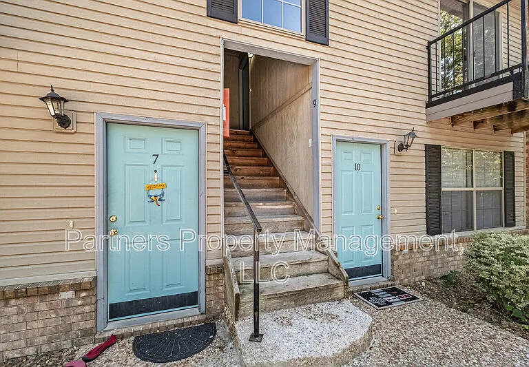 1621 N Leverett Ave #9 — Photo 2