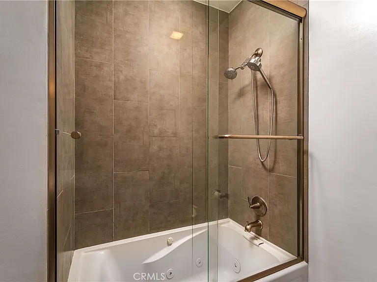 21327 Providencia St — Photo 41