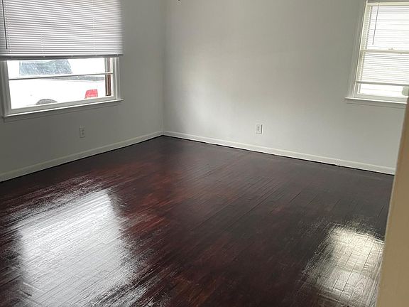 5th image of 27432 Groveland St