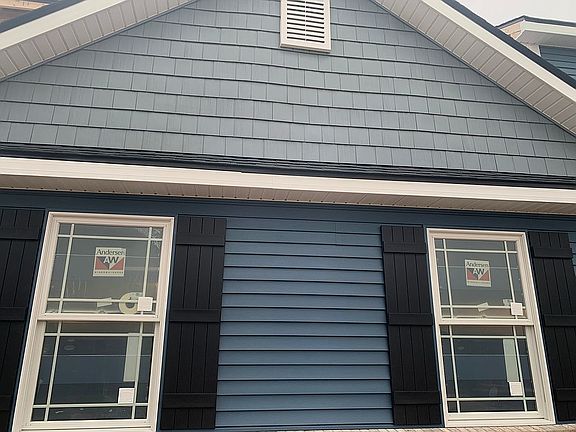 4th image of 325 W College St