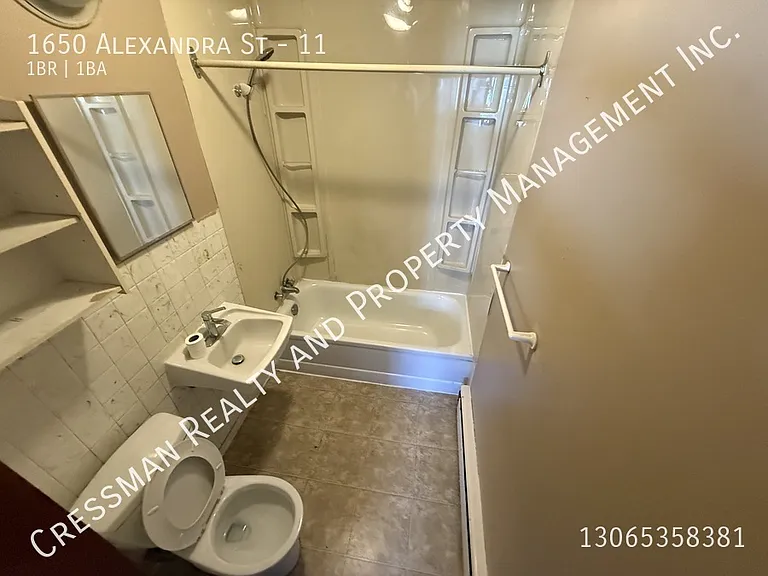 1650 Alexandra St #11 — Photo 3