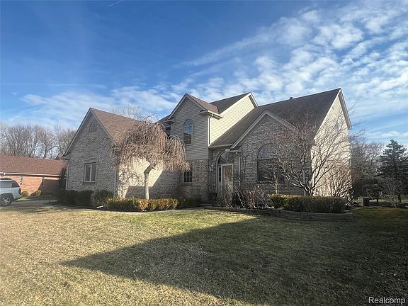 4th image of 21589 Hunter Cir S