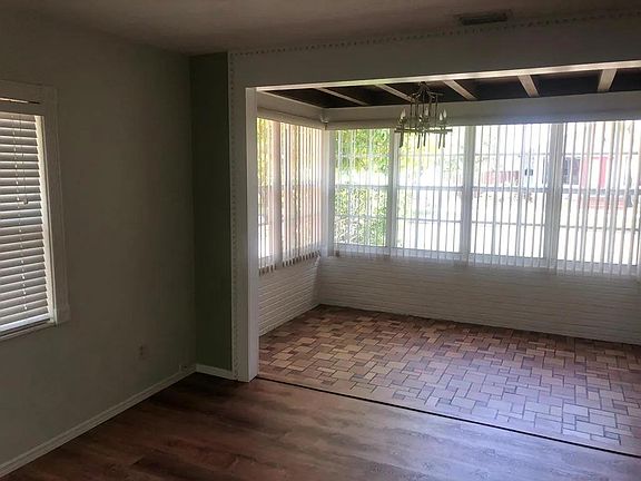 4th image of 435 12th Ave NE APT 1