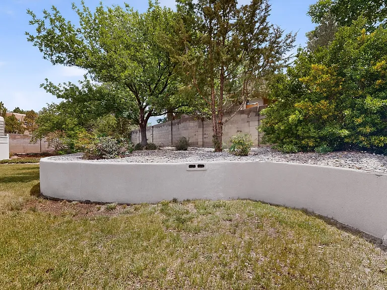 5612 Chelwood Park Blvd NE — Photo 34