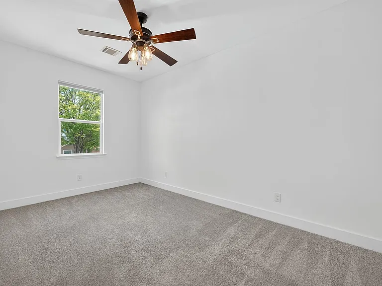 714 Zoe St — Photo 28