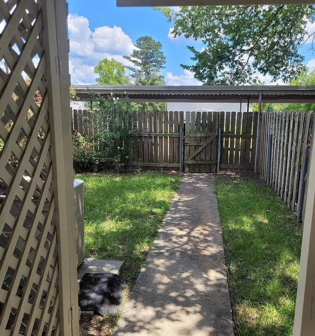 3 bed, 2.5 bath, 1502 sqft, $900 — Photo 2