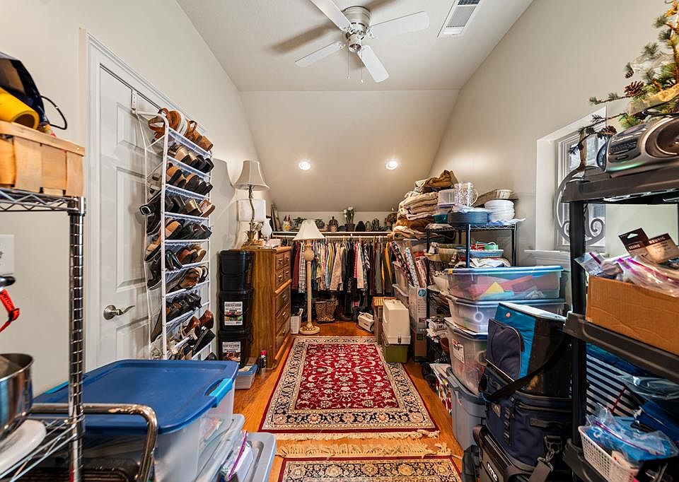 34th image of 270 Ausburn Rd