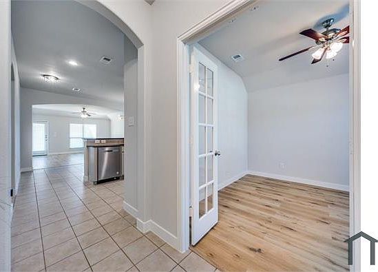 2nd image of 909 Silvermoon Dr