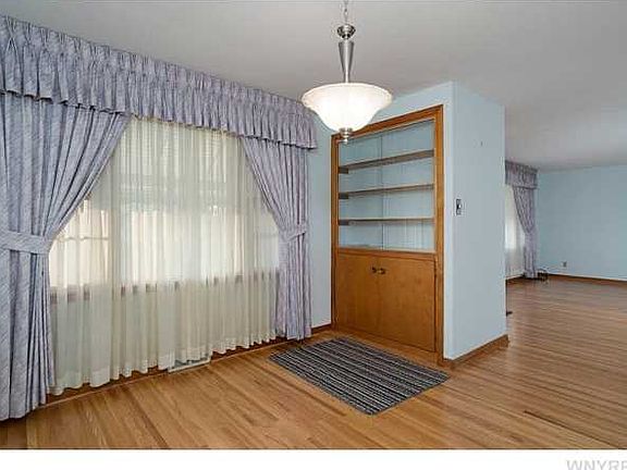 2nd image of 22 Queens Dr