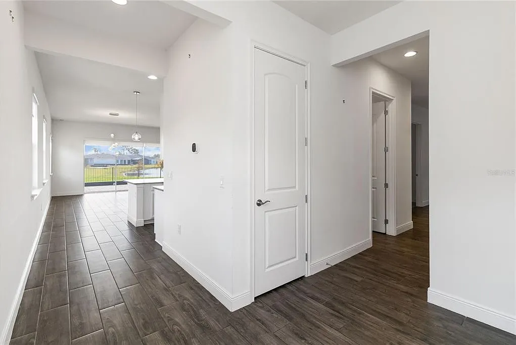 4 bed, 4.0 bath, 2870 sqft, $3,000 — Photo 3
