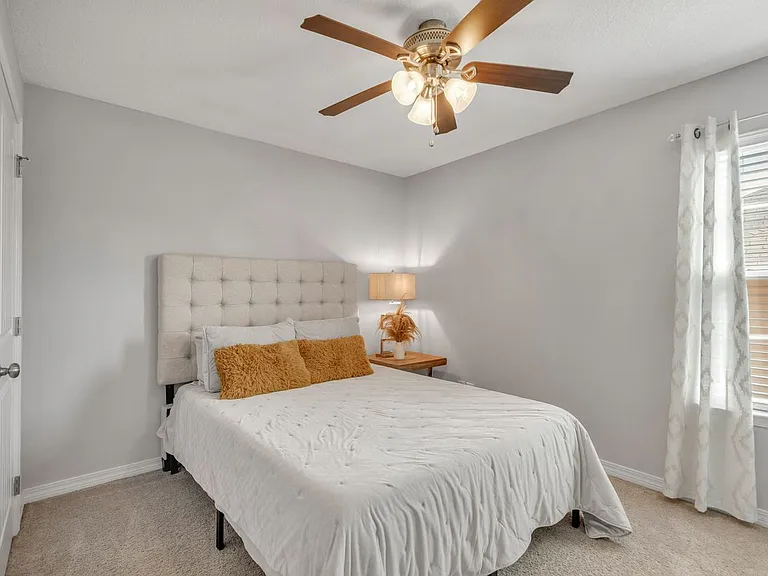 503 Eisenhower Dr — Photo 22